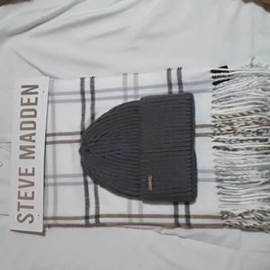 STEVE MADDEN SCARF AND HAT